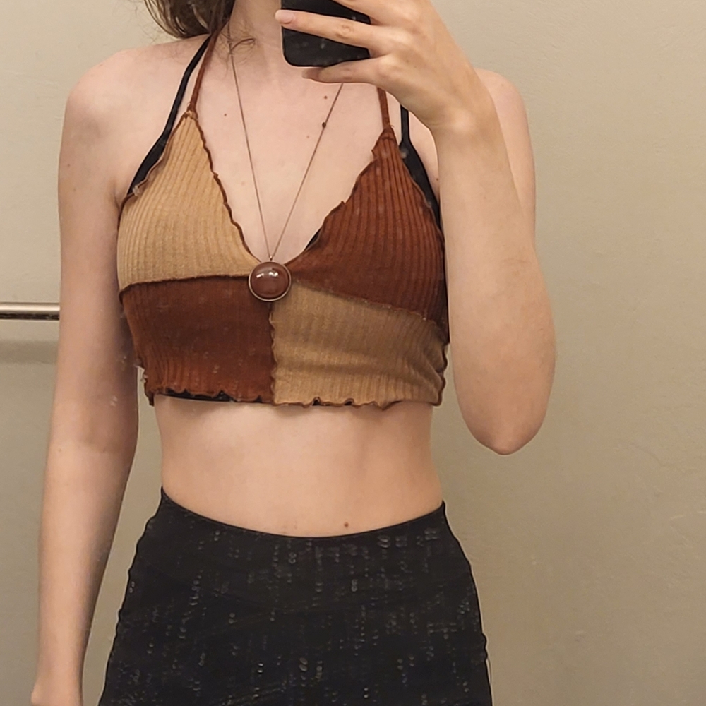 ✨️ $2 when bundled✨️Block color crop top